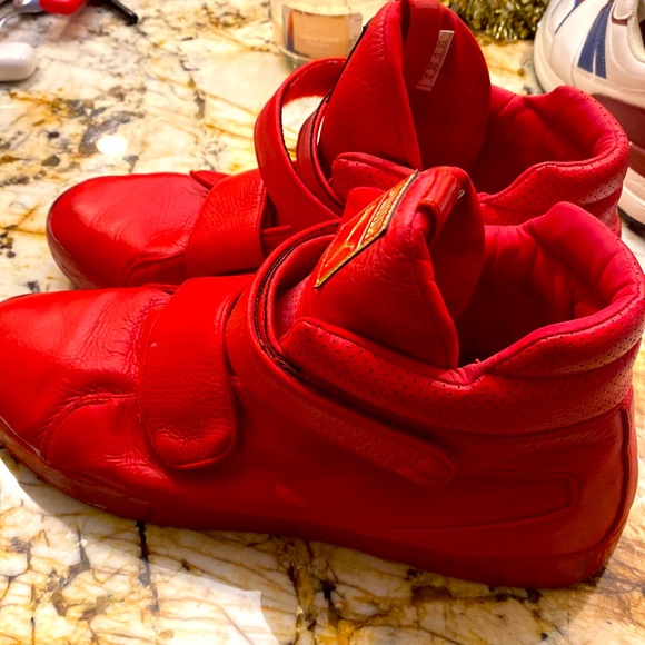 Puma Rare Apex Velcro Mid Red and Gold Mens Sneaker (used) Sz 14 - Picture 2 of 5